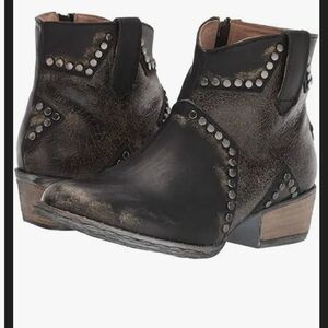 Circle G by Corral Star Inlay & Studs Ankle Boot